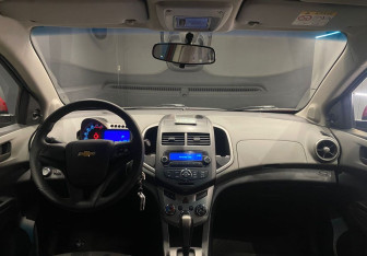 Подержанный автомобиль Chevrolet Aveo Sedan 2014 года (12 фото)