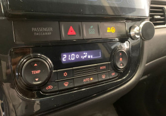 Подержанный автомобиль Mitsubishi Outlander 2014 года (13 фото)