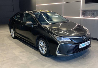 Подержанный автомобиль Toyota Corolla Sedan 2019 года (3 фото)
