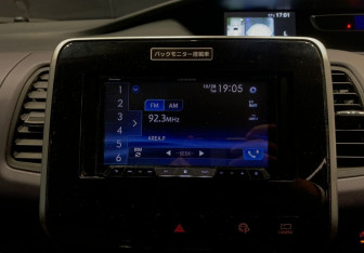 Подержанный автомобиль Nissan Serena Minivan 2017 года (17 фото)