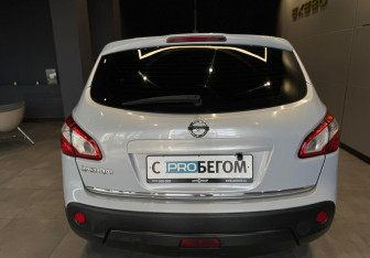 Подержанный автомобиль Nissan Qashqai 2011 года (6 фото)