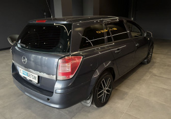 Подержанный автомобиль Opel Astra Wagon 2011 года (5 фото)