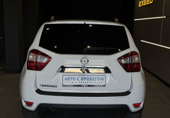 Подержанный автомобиль Nissan Terrano 2014 года (6 фото)