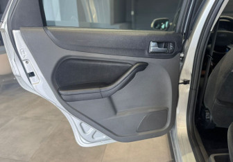 Подержанный автомобиль Ford Focus Hatchback 2007 года (14 фото)