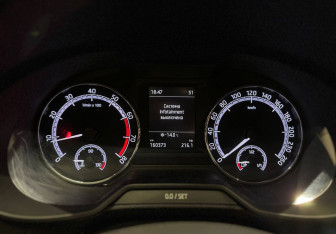 Подержанный автомобиль Skoda Octavia Liftback 2018 года (11 фото)