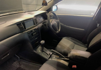 Подержанный автомобиль Toyota Corolla Hatchback 2003 года (8 фото)