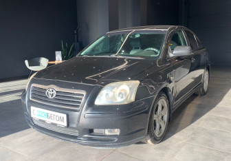 Подержанный автомобиль Toyota Avensis Sedan 2004 года (4 фото)