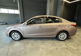 Подержанный автомобиль Kia Rio Sedan 2019 года (9 фото)