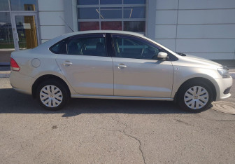 Подержанный автомобиль Volkswagen Polo Sedan 2012 года (5 фото)
