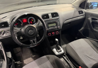 Подержанный автомобиль Volkswagen Polo Sedan 2012 года (8 фото)