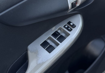 Подержанный автомобиль Toyota Corolla Sedan 2007 года (10 фото)
