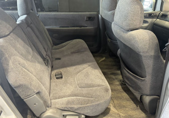 Подержанный автомобиль Mitsubishi Chariot 2001 года (15 фото)