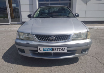 Подержанный автомобиль Nissan Sunny Sedan 2000 года (2 фото)