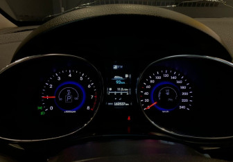 Подержанный автомобиль Hyundai Santa Fe 2014 года (9 фото)