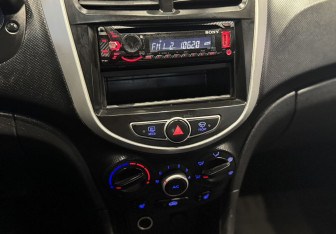 Подержанный автомобиль Hyundai Solaris Sedan 2012 года (13 фото)