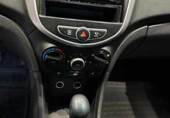 Подержанный автомобиль Hyundai Solaris Sedan 2012 года (8 фото)