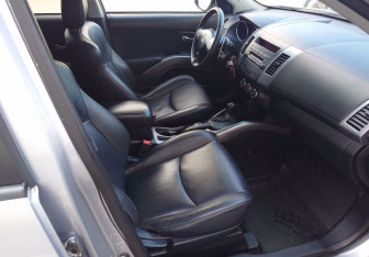 Подержанный автомобиль Mitsubishi Outlander 2010 года (17 фото)