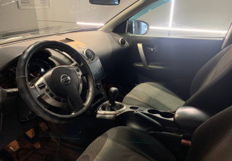 Подержанный автомобиль Nissan Qashqai 2011 года (12 фото)