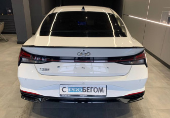 Подержанный автомобиль Hyundai Elantra Sedan 2020 года (6 фото)