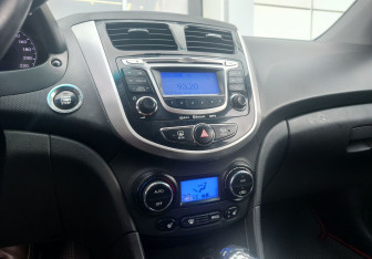 Подержанный автомобиль Hyundai Solaris Sedan 2013 года (12 фото)