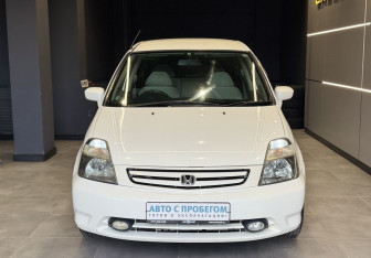 Подержанный автомобиль Honda Stream 2003 года (3 фото)