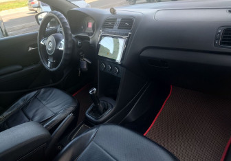 Подержанный автомобиль Volkswagen Polo Sedan 2012 года (12 фото)