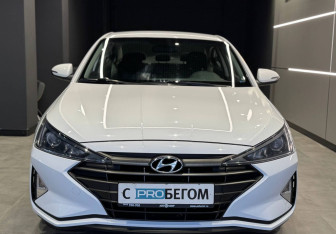 Подержанный автомобиль Hyundai Elantra Sedan 2019 года (3 фото)