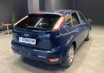 Подержанный автомобиль Ford Focus Hatchback 2011 года (5 фото)