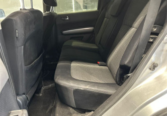 Подержанный автомобиль Nissan X-Trail 2007 года (11 фото)