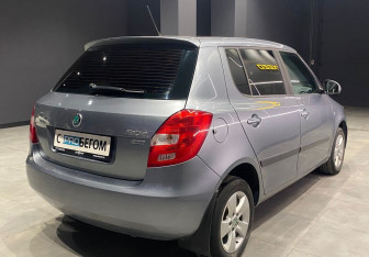 Подержанный автомобиль Skoda Fabia Hatchback 2012 года (6 фото)