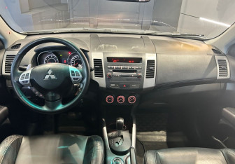 Подержанный автомобиль Mitsubishi Outlander 2010 года (18 фото)