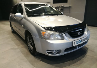 Подержанный автомобиль Kia Cerato Hatchback 2005 года (5 фото)