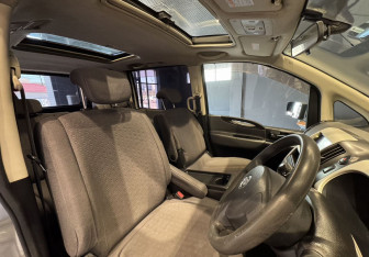 Подержанный автомобиль Nissan Serena Minivan 2006 года (16 фото)