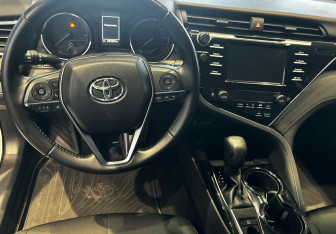 Подержанный автомобиль Toyota Camry Sedan 2018 года (8 фото)