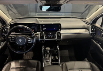 Подержанный автомобиль Kia Sorento 2021 года (8 фото)