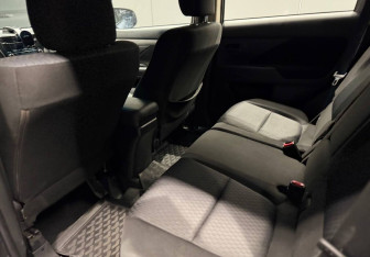 Подержанный автомобиль Mitsubishi Outlander 2012 года (14 фото)
