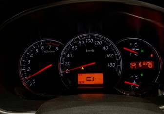 Подержанный автомобиль Nissan Teana 2010 года (10 фото)