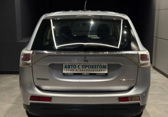 Подержанный автомобиль Mitsubishi Outlander 2012 года (6 фото)