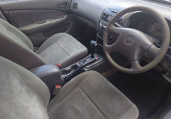 Подержанный автомобиль Nissan Sunny Sedan 2000 года (8 фото)