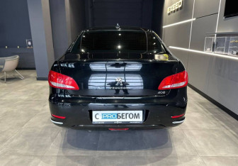 Подержанный автомобиль Peugeot 408 2012 года (5 фото)