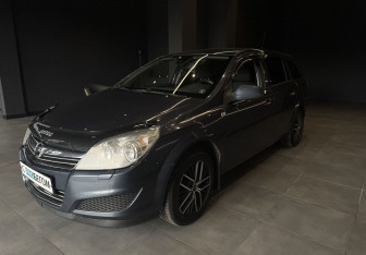 Подержанный автомобиль Opel Astra Wagon 2011 года (2 фото)