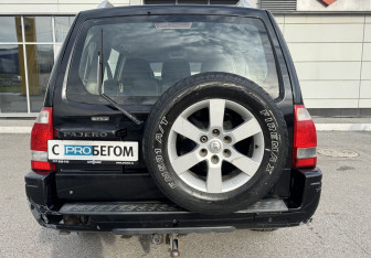 Подержанный автомобиль Mitsubishi Pajero 2003 года (8 фото)