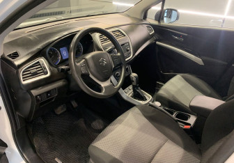 Подержанный автомобиль Suzuki SX4 Hatchback 2014 года (14 фото)