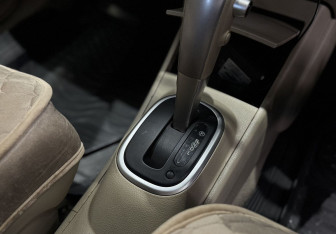 Подержанный автомобиль Nissan Tiida Hatchback 2005 года (15 фото)