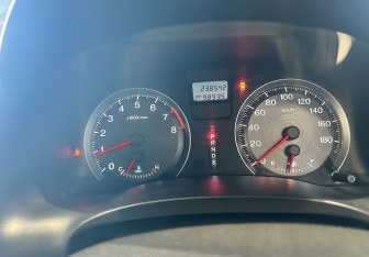 Подержанный автомобиль Honda Stream 2009 года (11 фото)