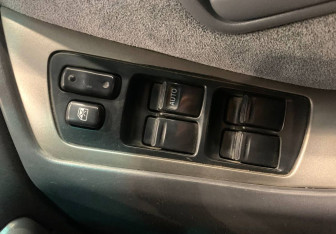 Подержанный автомобиль Toyota Harrier 2000 года (13 фото)