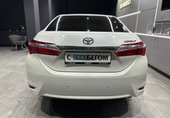 Подержанный автомобиль Toyota Corolla Sedan 2016 года (6 фото)