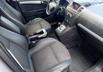 Подержанный автомобиль Opel Zafira Compactvan 2006 года (13 фото)