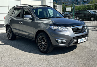 Подержанный автомобиль Hyundai Santa Fe 2012 года (3 фото)
