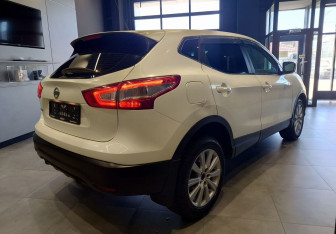 Подержанный автомобиль Nissan Qashqai 2015 года (7 фото)